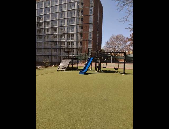 2 BEDROOM PROPERTY TO RENT IN BEDFORD GARDENS